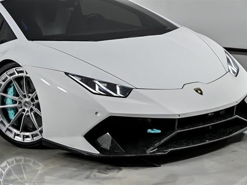 Used 2015 Lamborghini Huracan LP 610-4 AWD/4WD image 2