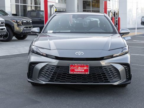 Used 2026 Toyota Camry SE w/ Convenience Package FWD image 2