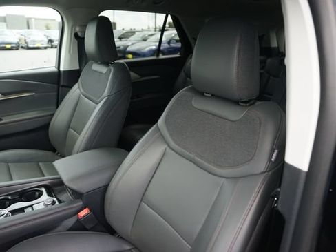 Used 2026 Ford Explorer Active RWD image 10