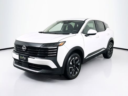 Used 2025 Nissan Kicks SV image 3