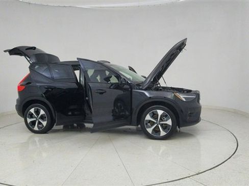 Used 2024 Volvo XC40 B5 Plus image 74
