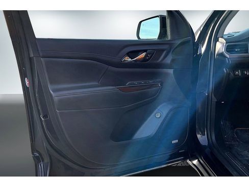 Used 2020 GMC Acadia AT4 image 17