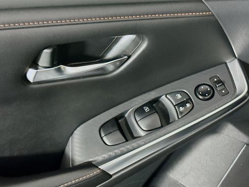 Used 2022 Nissan Sentra SR w/ SR Premium Package FWD image 15