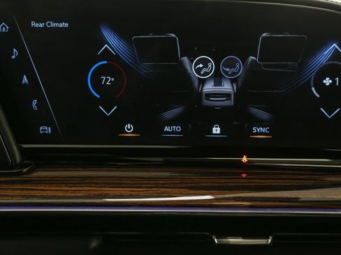 Used 2021 Cadillac Escalade Premium Luxury w/ Performance Package image 32