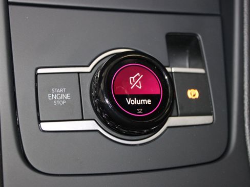 New 2026 Volkswagen Tiguan SE R-Line image 18