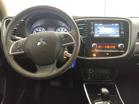 Used 2020 Mitsubishi Outlander ES FWD image 22