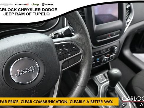 Used 2021 Jeep Cherokee Latitude FWD image 19