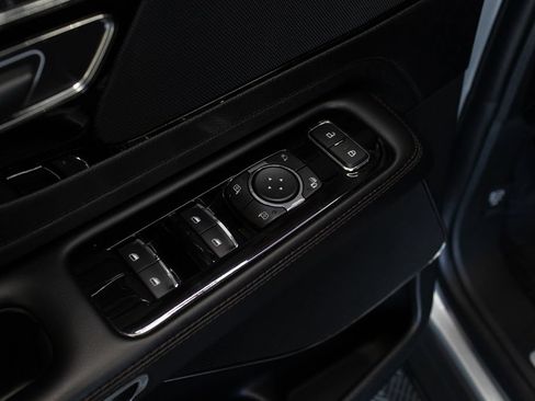 Used 2023 Lincoln Aviator AWD image 17