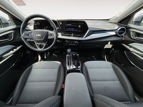 Used 2025 Chevrolet Trax LT w/ Driver Confidence Package FWD image 12