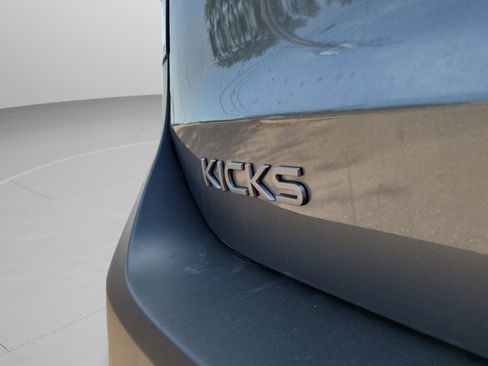 New 2025 Nissan Kicks SR FWD image 32