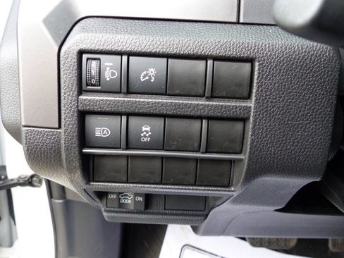 Used 2025 Toyota Tacoma SR5 AWD/4WD image 29