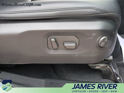Used 2024 Jeep Wrangler Unlimited Rubicon AWD/4WD image 10
