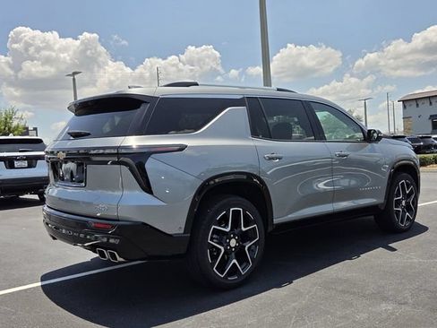 Certified 2025 Chevrolet Traverse High Country FWD image 6
