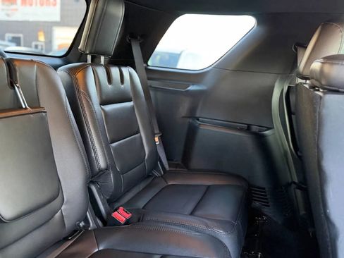 Used 2018 Ford Explorer XLT w/ Equipment Group 202A image 24