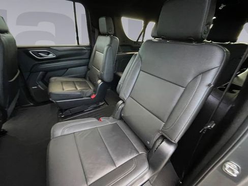 Used 2022 Chevrolet Suburban LT w/ Luxury Package image 16