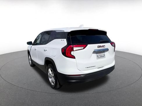 Used 2024 GMC Terrain SLE image 11