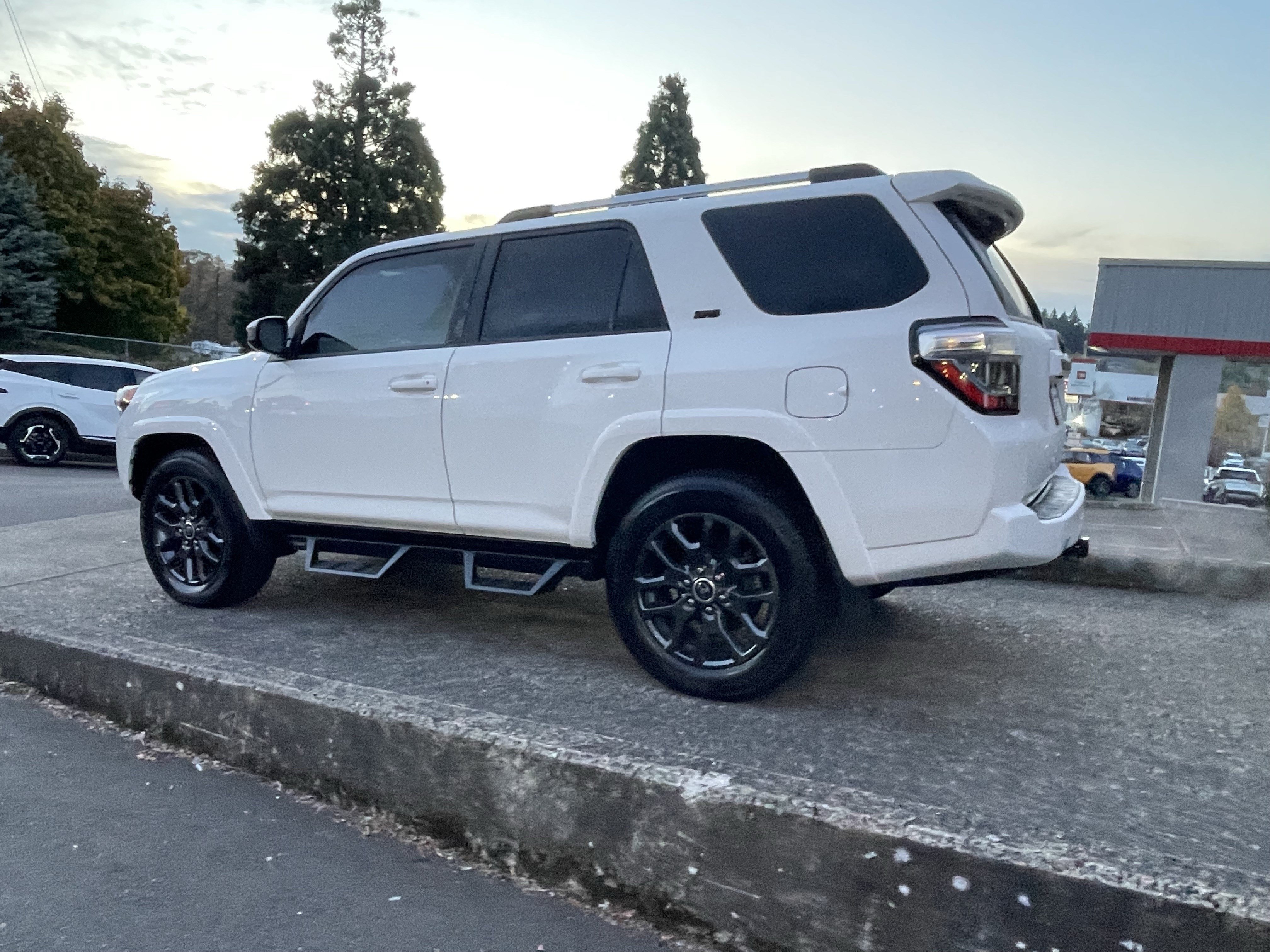 Used 2022 Toyota 4Runner SR5 AWD/4WD image 5