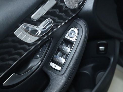 Used 2018 Mercedes-Benz GLC 300 4MATIC image 17