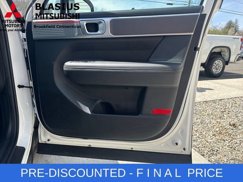 Used 2025 Hyundai Santa Fe SEL FWD image 39