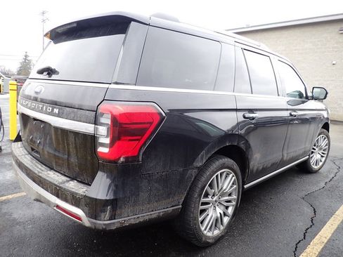Used 2022 Ford Expedition Limited image 3