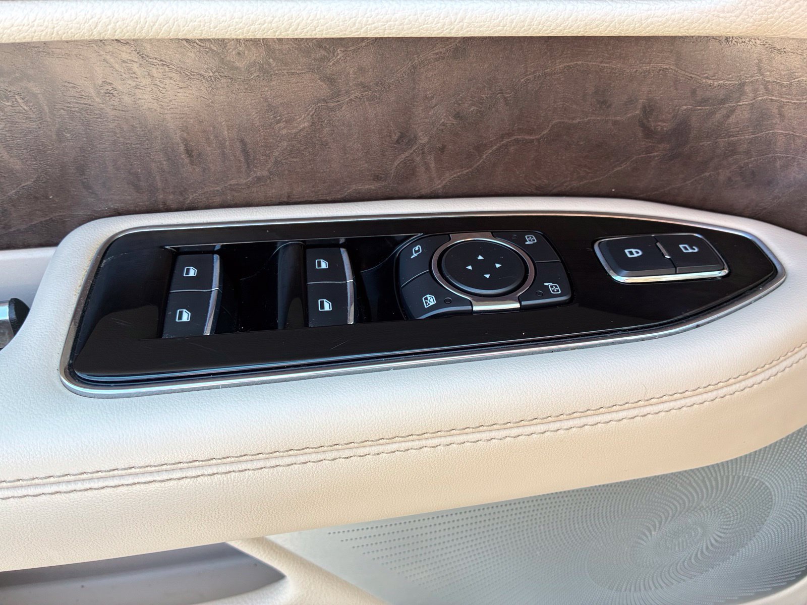 Used 2019 Lincoln Navigator L Reserve w/ Cargo Package AWD/4WD image 12