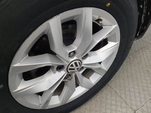 Used 2017 Volkswagen Passat 1.8T S FWD image 31