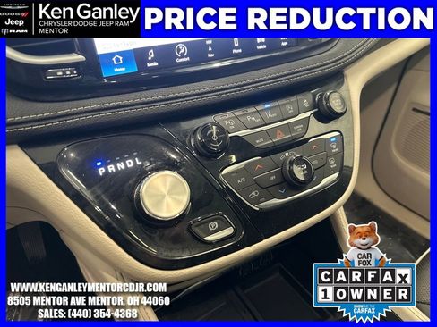 Certified 2023 Chrysler Pacifica Limited w/ Uconnect Theater Family Group image 17