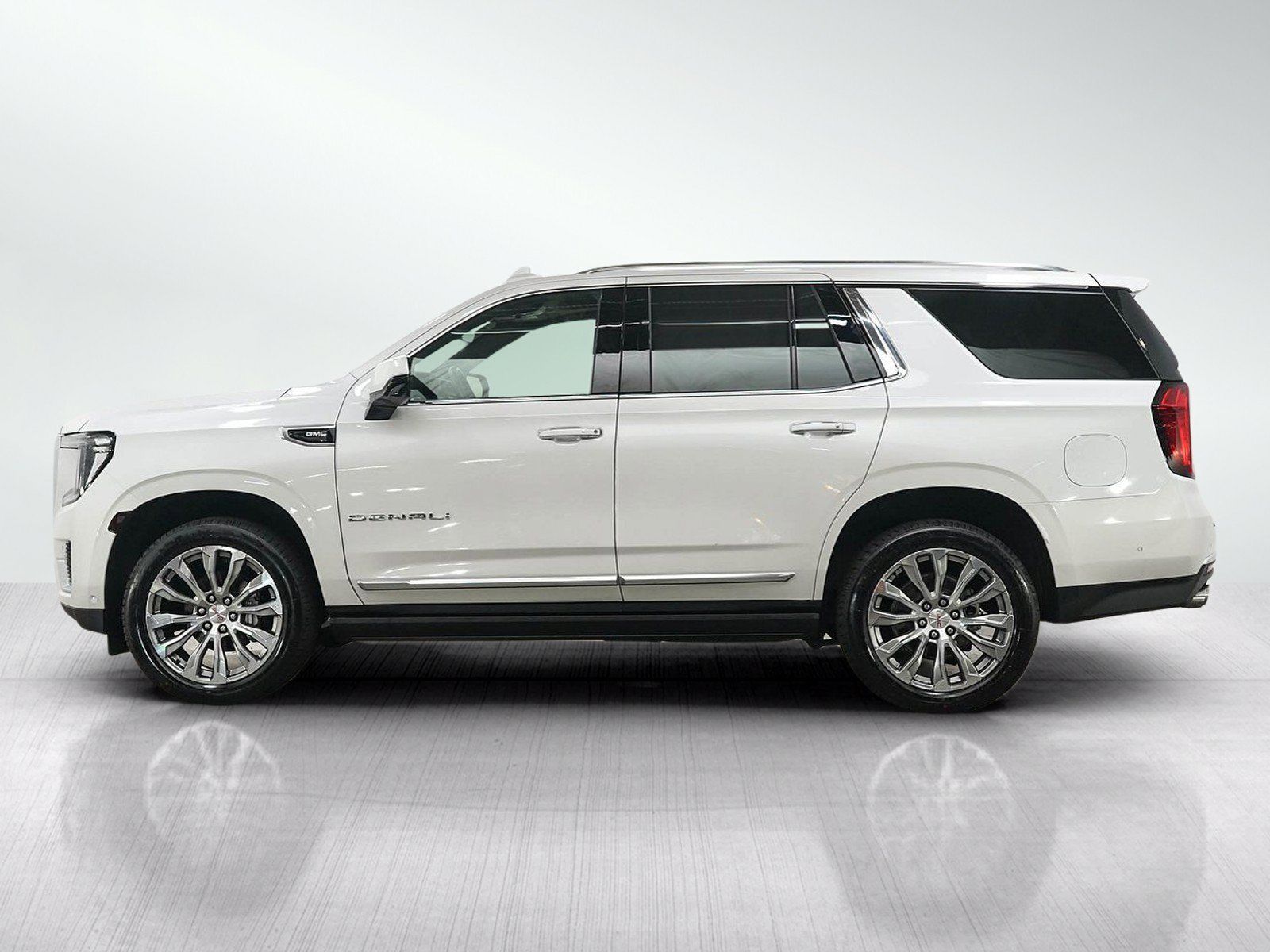 Used 2024 GMC Yukon Denali w/ Denali Reserve Package AWD/4WD image 2