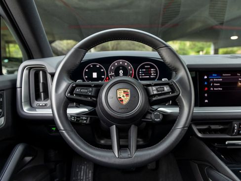 Certified 2025 Porsche Cayenne image 29