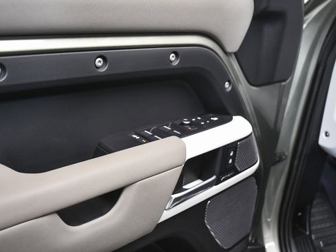 Used 2021 Land Rover Defender 110 X-Dynamic SE image 10