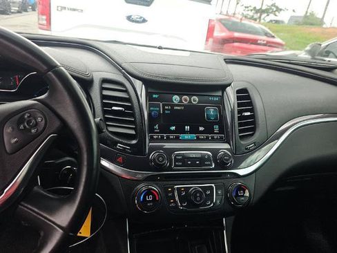 Used 2015 Chevrolet Impala LT FWD image 9