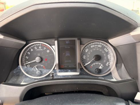 Used 2020 Toyota Tacoma SR5 AWD/4WD image 29