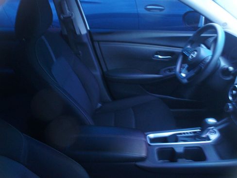 Used 2024 Nissan Sentra SV FWD image 4