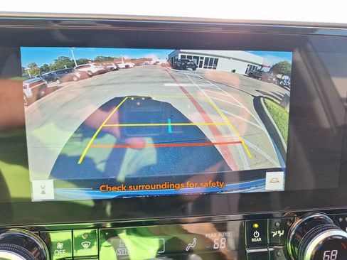 Used 2025 Toyota Highlander Limited image 26