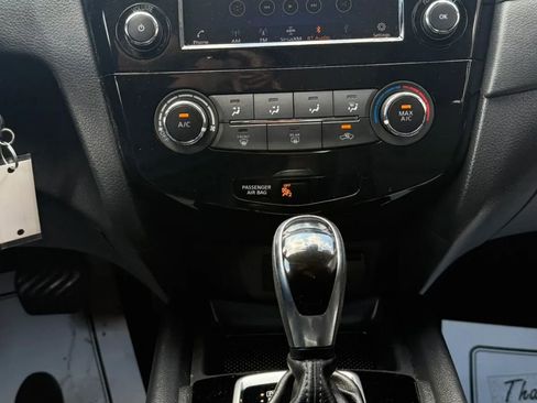 Used 2019 Nissan Rogue S AWD/4WD image 16