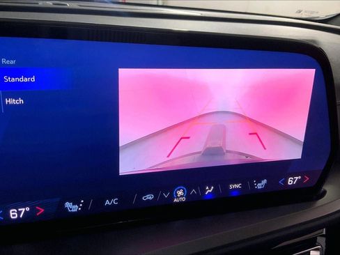 Used 2025 Chevrolet Traverse LT AWD/4WD image 21