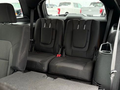 Used 2017 Ford Explorer XLT image 14