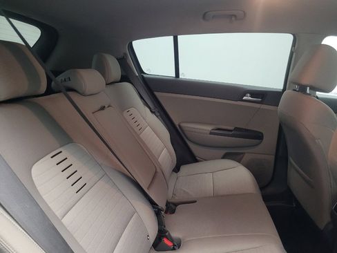 Used 2018 Kia Sportage LX w/ LX Technology Package image 19