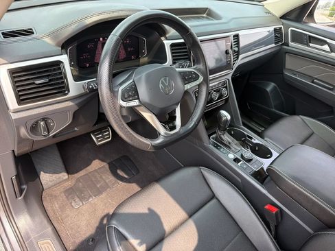 Certified 2023 Volkswagen Atlas SEL R-Line AWD/4WD image 8