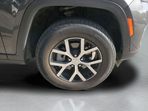 Used 2025 Jeep Grand Cherokee Limited w/ Trailer Tow Package image 4