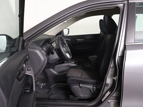 Used 2019 Nissan Rogue S AWD/4WD image 25