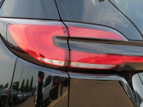 Used 2025 Chrysler Pacifica Limited FWD image 17