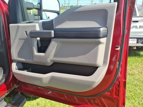 Used 2019 Ford F250 XLT w/ XLT Premium Package AWD/4WD image 12