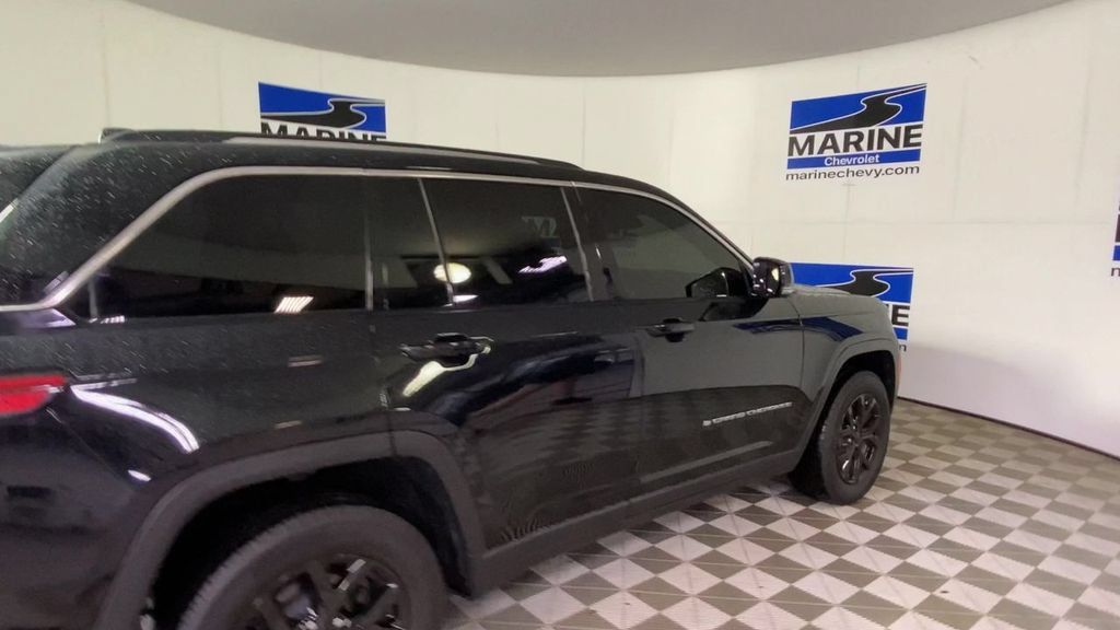Used 2024 Jeep Grand Cherokee Limited RWD image 2
