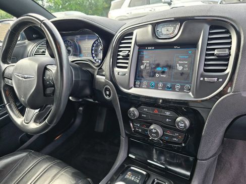 Used 2018 Chrysler 300 S image 34
