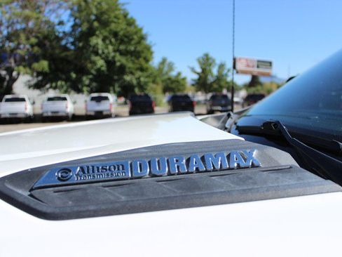 Used 2024 Chevrolet Silverado 2500 LT w/ Convenience Package AWD/4WD image 3