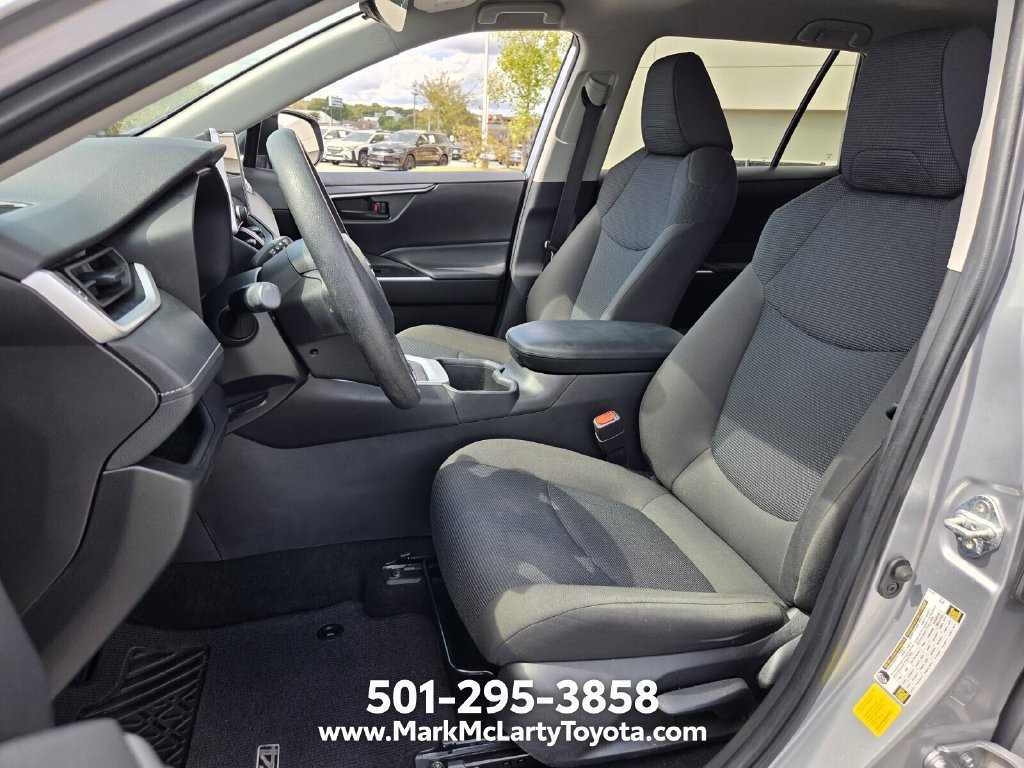 Used 2023 Toyota RAV4 LE FWD image 9