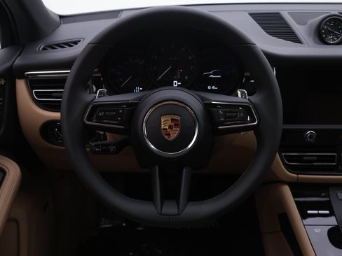 Used 2025 Porsche Macan AWD/4WD image 6