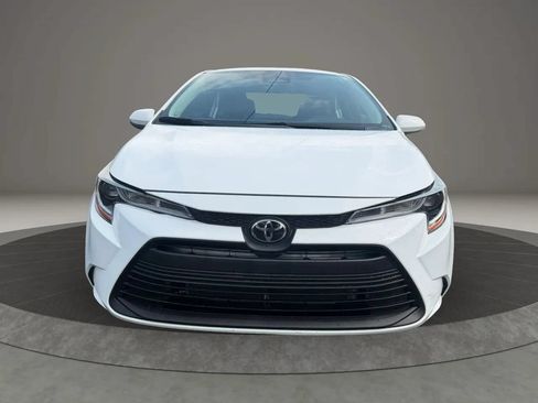 Used 2024 Toyota Corolla LE FWD image 2