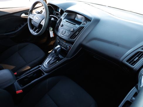 Used 2015 Ford Focus SE image 16
